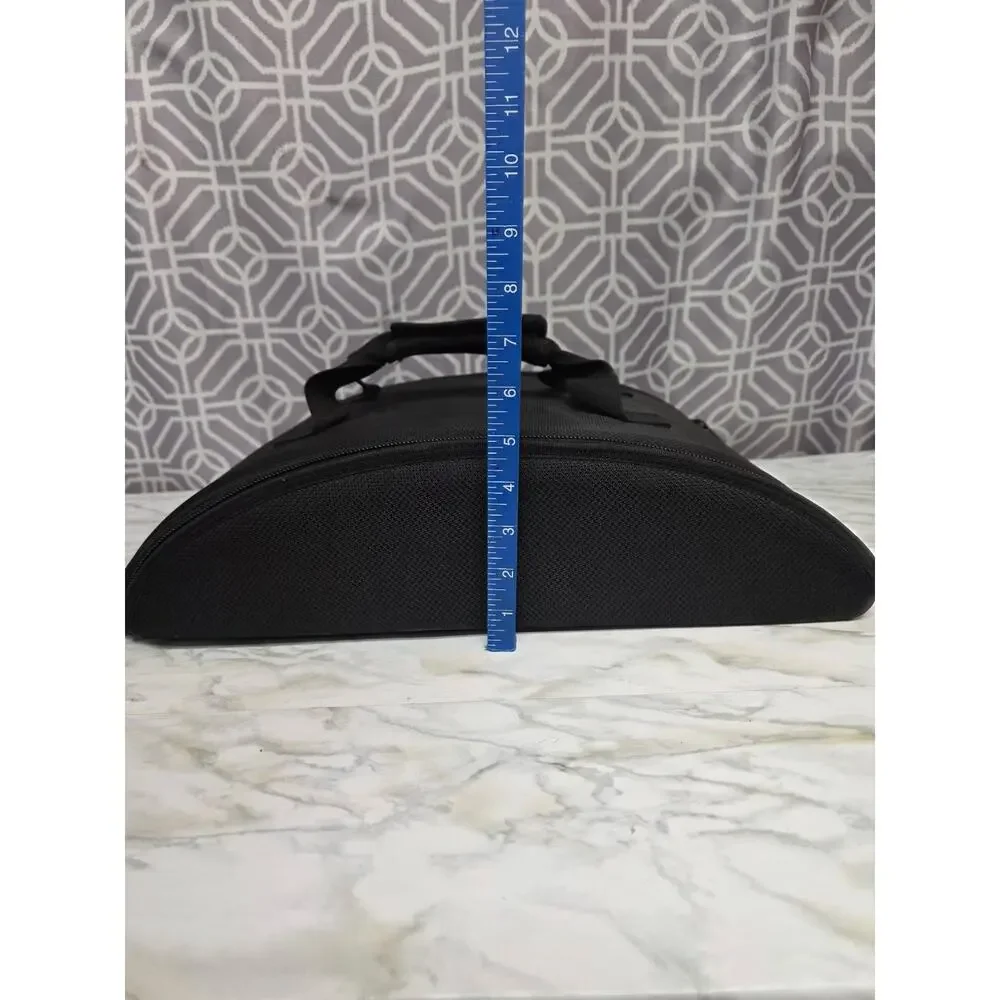 The Pampered Chef domed insulated zip stoneware carrier #2137 Casserole